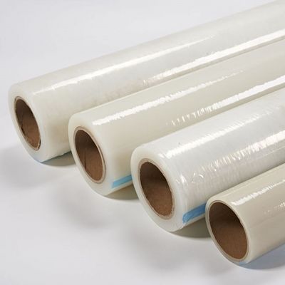 良い価格 廃棄物のない除去可能なPE保護フィルム 紫外線耐性 6ヶ月 工業用パッケージ用のゴムベースの接着剤 オンライン